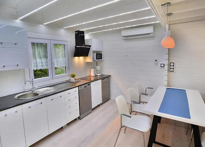 Comfortable Homes With Air Conditioning *